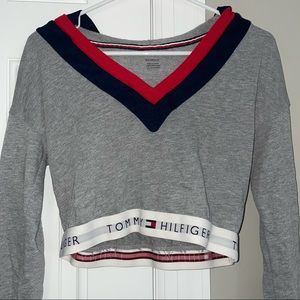 Cropped tommy hilfiger sweatshirt